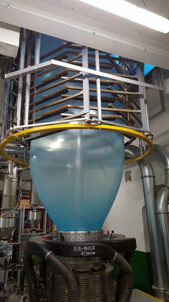 Extrusion d'une bulle de PE à la sacherie de la charentonne